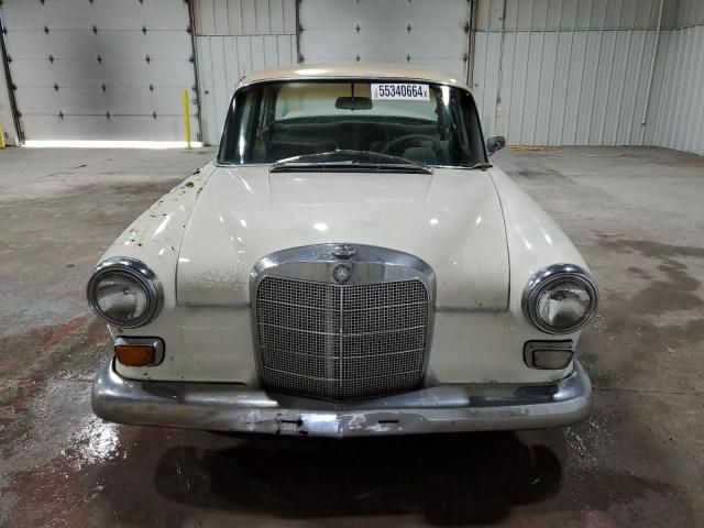 1966 Mercedes-Benz 230