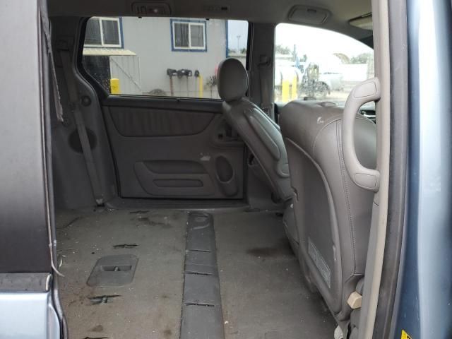 2004 Toyota Sienna XLE