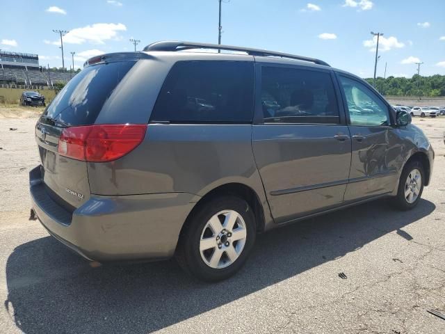 2005 Toyota Sienna XLE