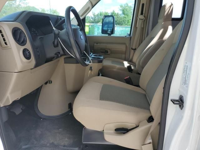 2018 Ford Econoline E350 Super Duty Cutaway Van