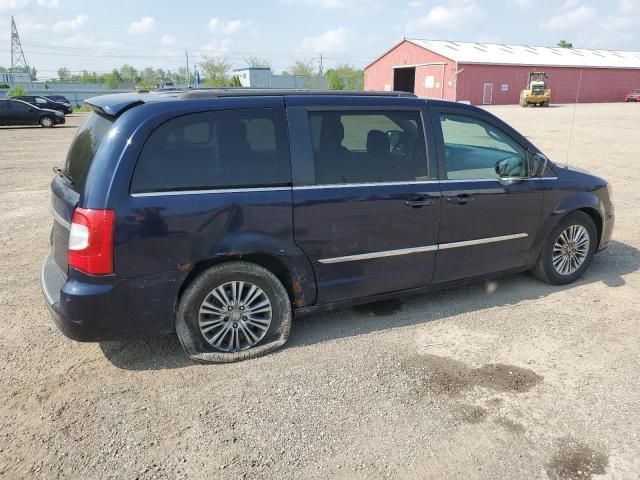 2013 Chrysler Town & Country Touring L