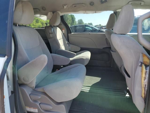 2016 Toyota Sienna LE