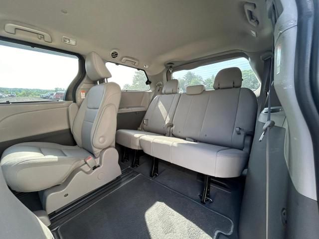 2020 Toyota Sienna XLE