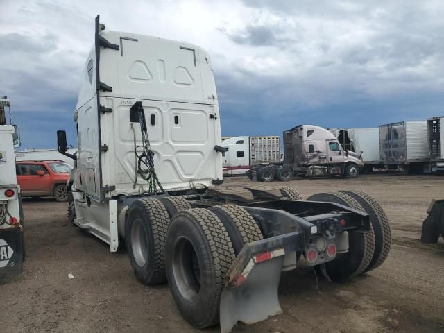 2020 Freightliner Cascadia 126