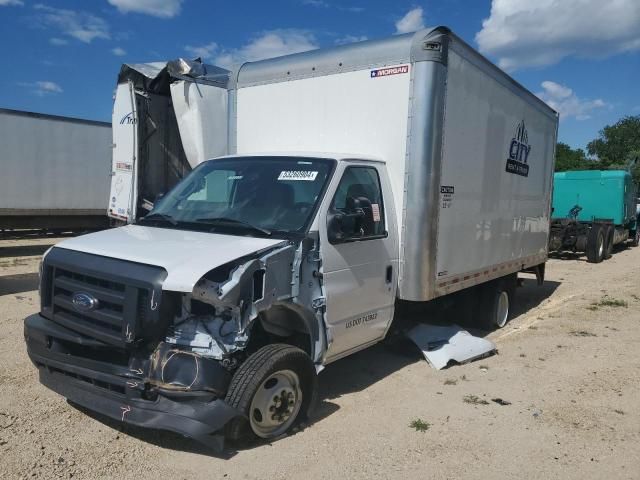 2022 Ford Econoline E350 Super Duty Cutaway Van