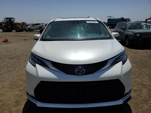 2022 Toyota Sienna XLE