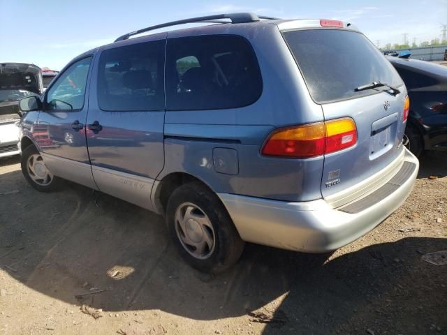 2000 Toyota Sienna LE