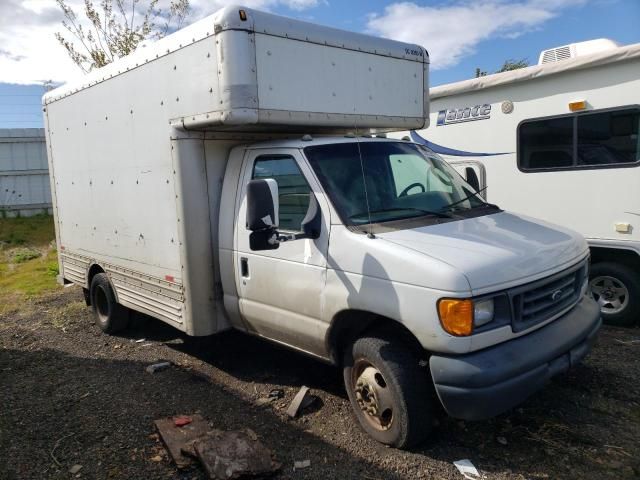 2006 Ford Econoline E450 Super Duty Cutaway Van