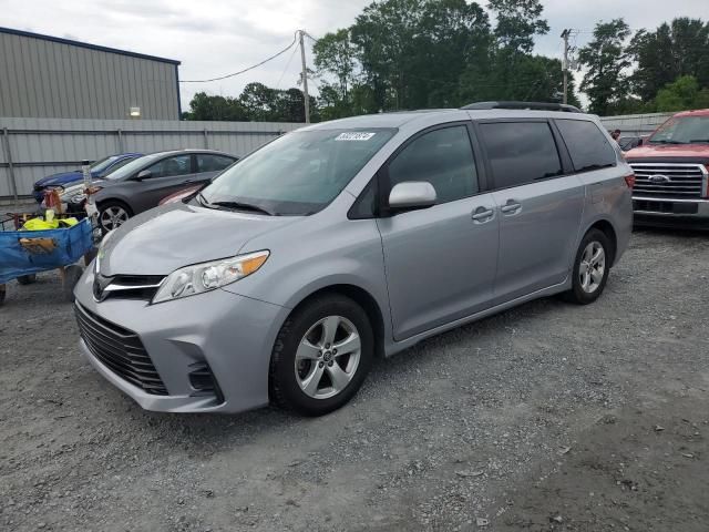 2018 Toyota Sienna LE