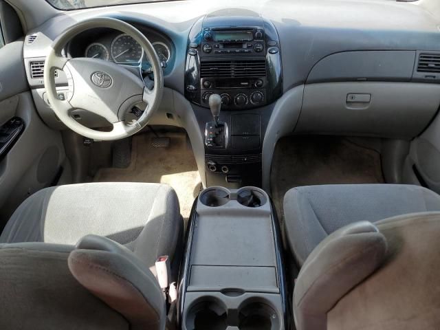 2004 Toyota Sienna CE