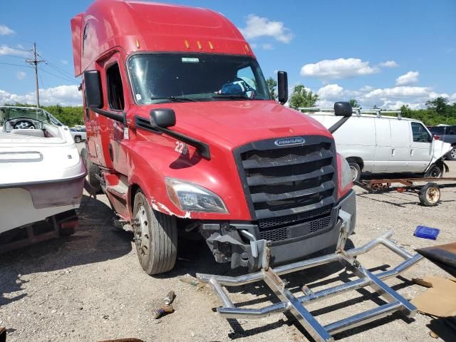 2019 Freightliner Cascadia 126