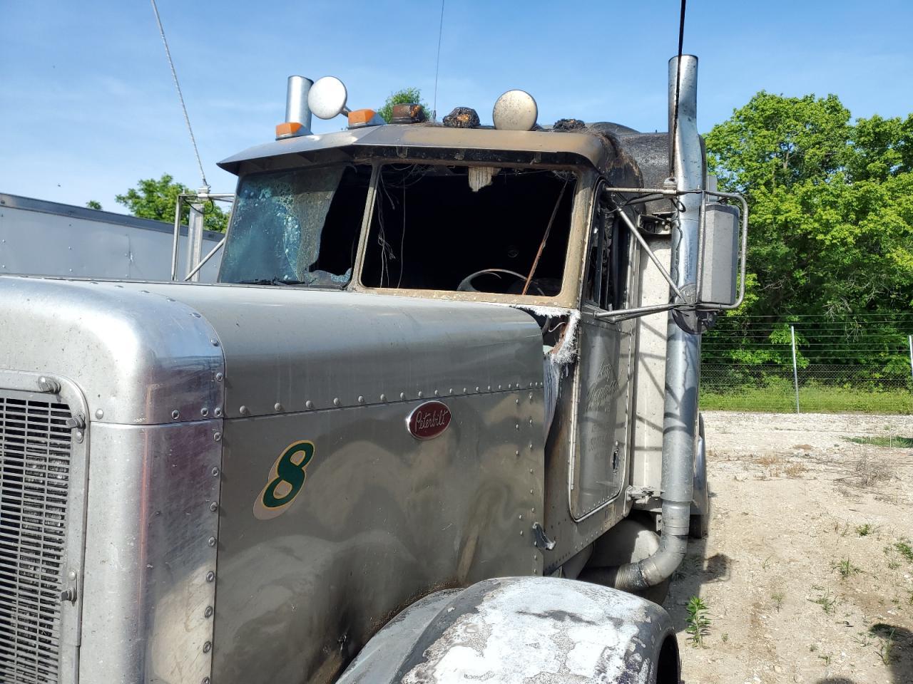 2004 Peterbilt 379