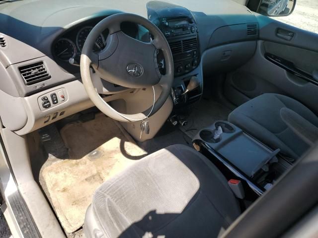 2004 Toyota Sienna CE