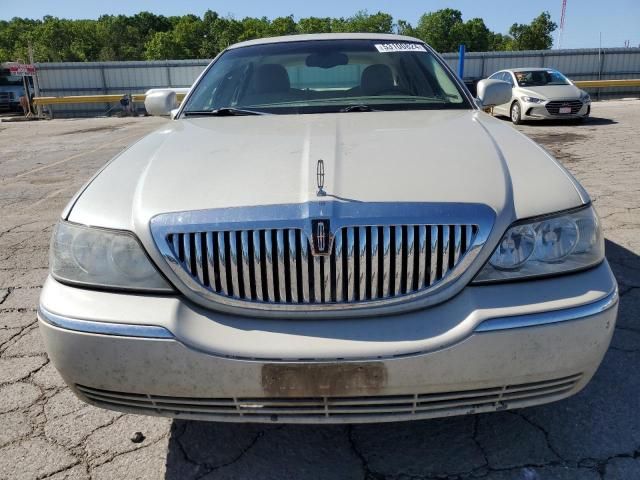 2005 Lincoln Town Car Signature Limited