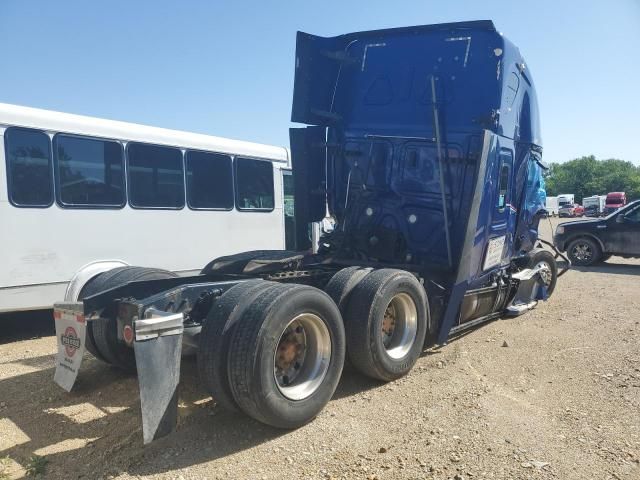 2020 Freightliner Cascadia 126