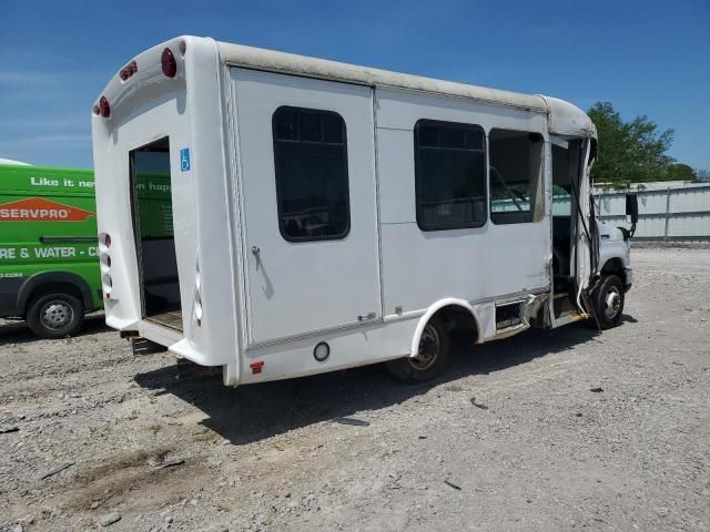 2017 Ford Econoline E350 Super Duty Cutaway Van