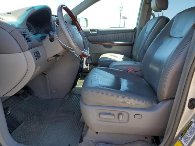 2005 Toyota Sienna XLE