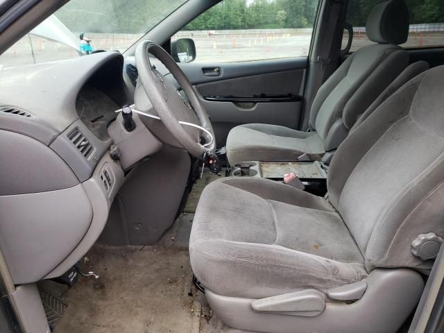 2005 Toyota Sienna LE