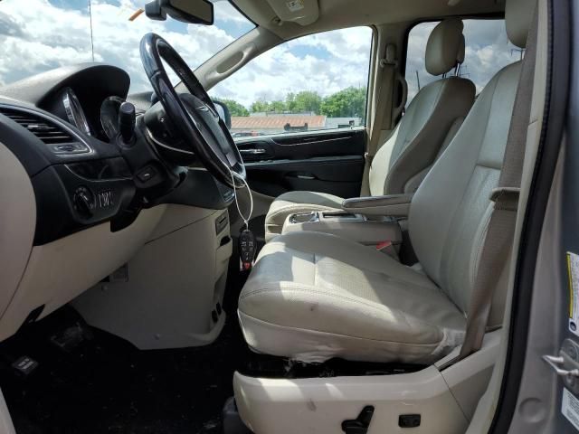 2013 Chrysler Town & Country Touring L