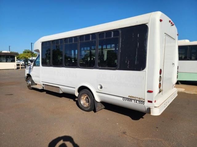 2013 Ford Econoline E450 Super Duty Cutaway Van