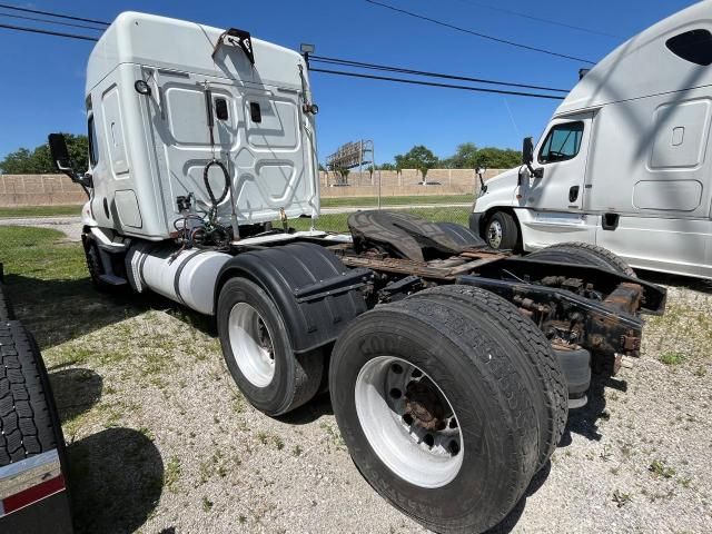 2016 Freightliner Cascadia 113