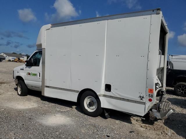 2022 Ford Econoline E350 Super Duty Cutaway Van