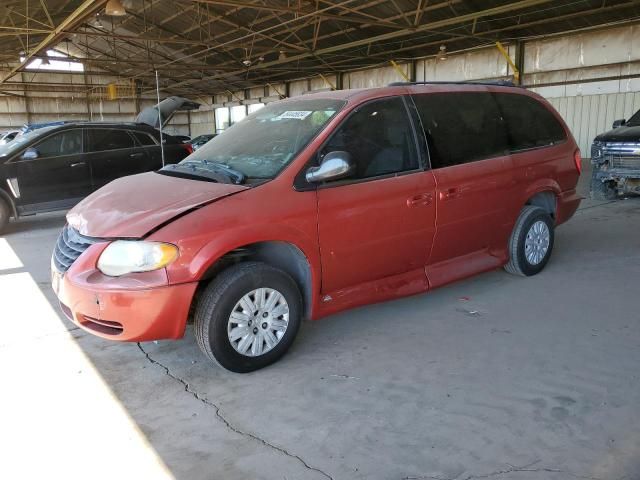 2005 Chrysler Town & Country LX