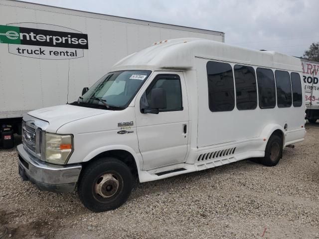 2012 Ford Econoline E350 Super Duty Cutaway Van