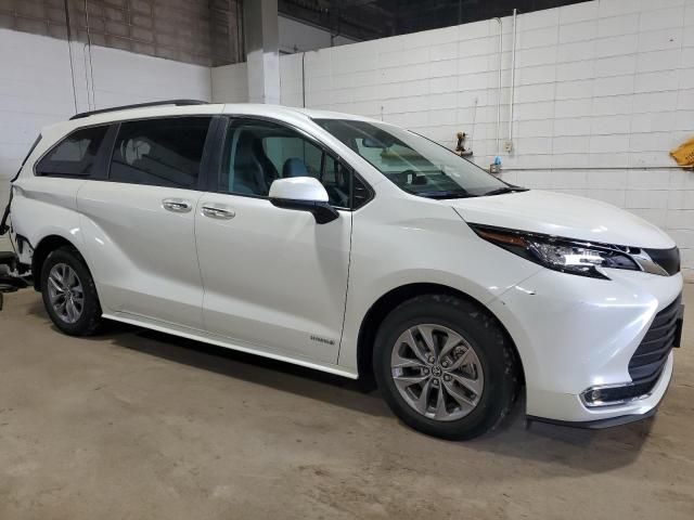 2021 Toyota Sienna XLE