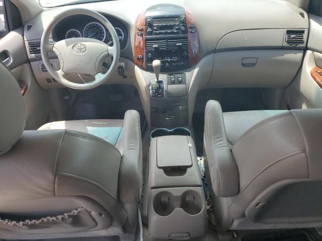 2005 Toyota Sienna XLE