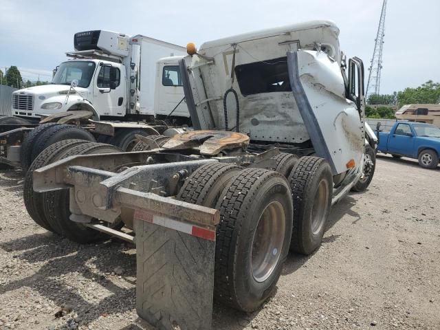 2000 Freightliner Conventional FLC120