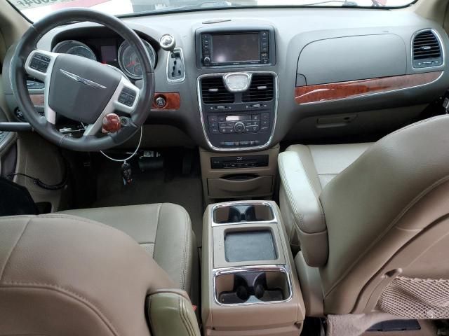 2014 Chrysler Town & Country Touring L