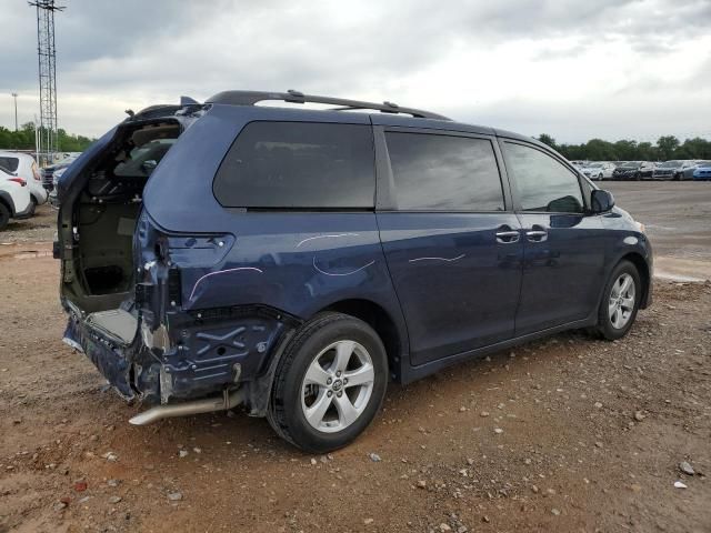 2019 Toyota Sienna LE