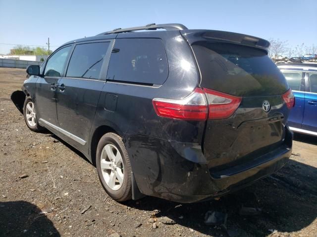 2017 Toyota Sienna LE