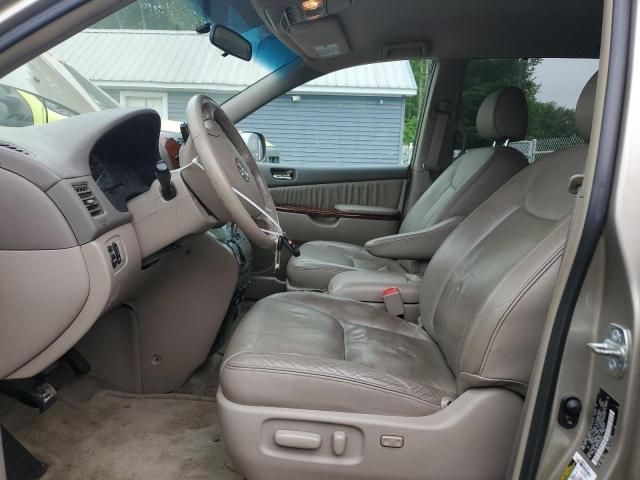 2005 Toyota Sienna XLE