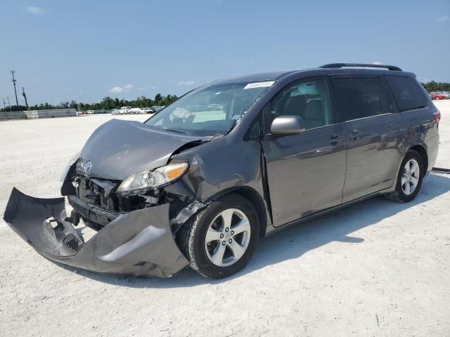 2017 Toyota Sienna LE