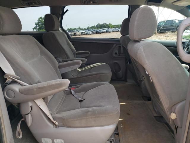 2004 Toyota Sienna CE