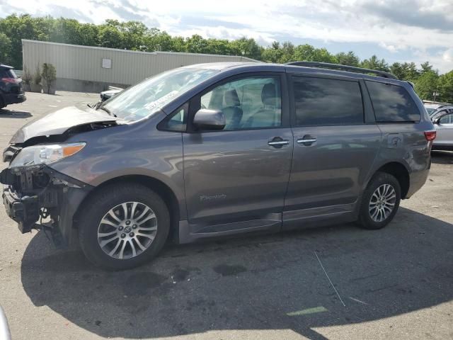 2019 Toyota Sienna XLE