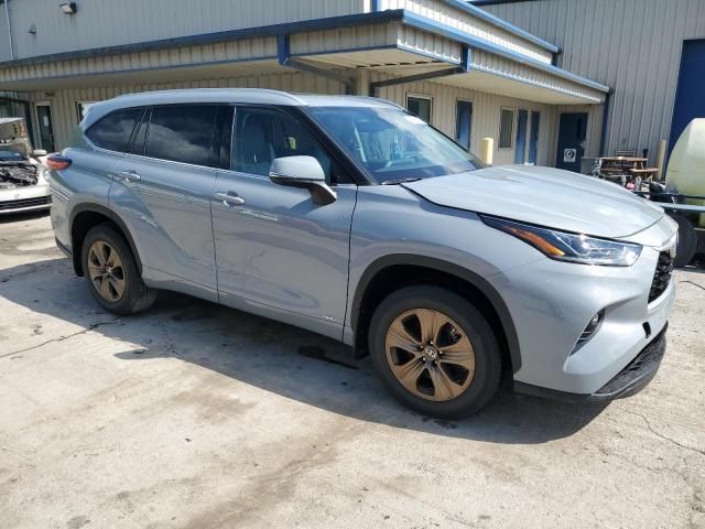 2022 Toyota Highlander Hybrid XLE