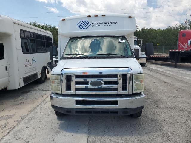 2014 Ford Econoline E450 Super Duty Cutaway Van