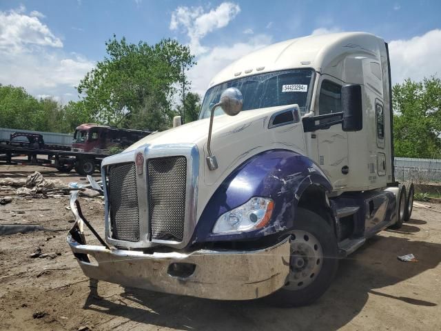 2017 Kenworth Construction T680