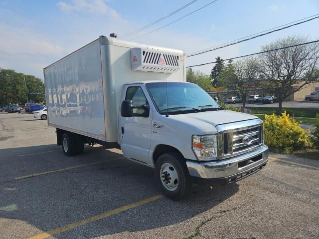 2018 Ford Econoline E450 Super Duty Cutaway Van