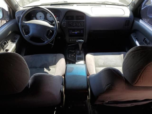 2000 Nissan Pathfinder LE