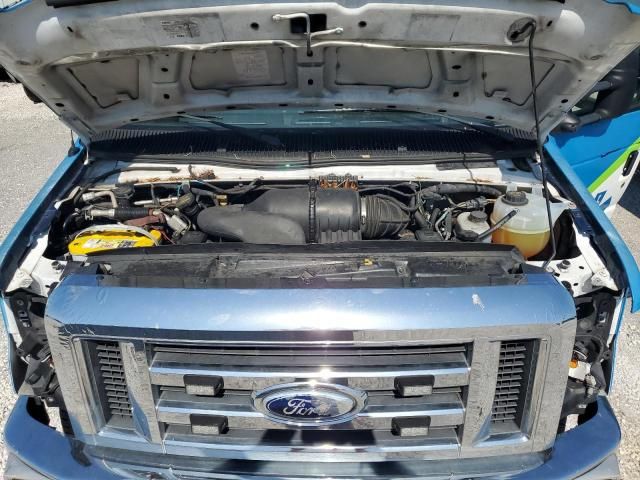 2015 Ford Econoline E450 Super Duty Cutaway Van
