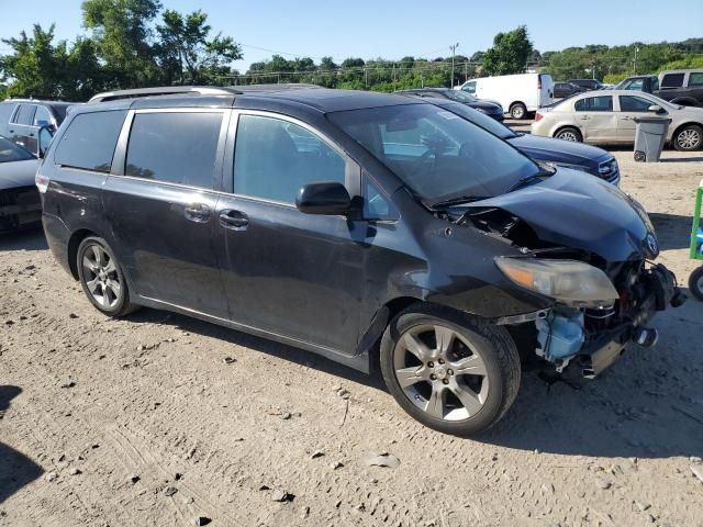 2011 Toyota Sienna Sport