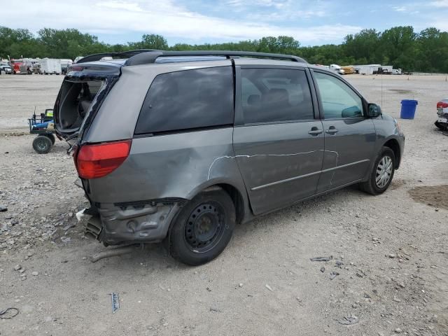 2004 Toyota Sienna CE