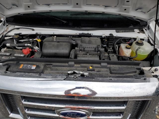 2022 Ford Econoline E450 Super Duty Cutaway Van