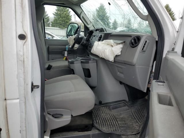 2016 Ford Econoline E450 Super Duty Cutaway Van
