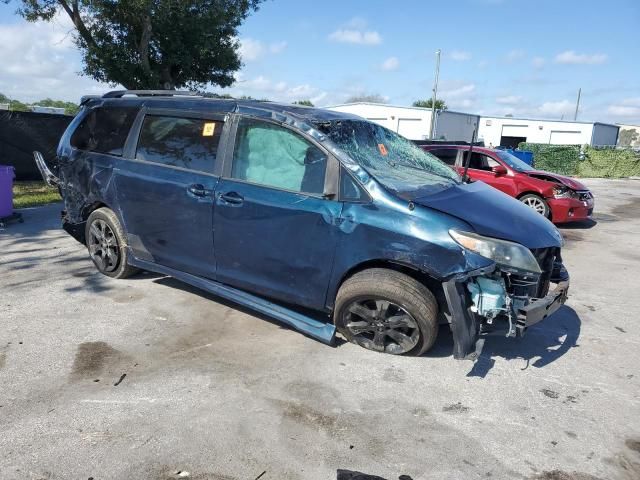 2011 Toyota Sienna Sport