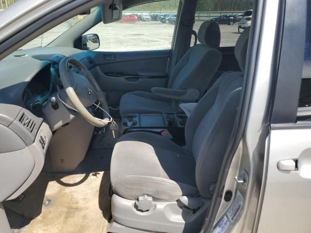 2004 Toyota Sienna CE